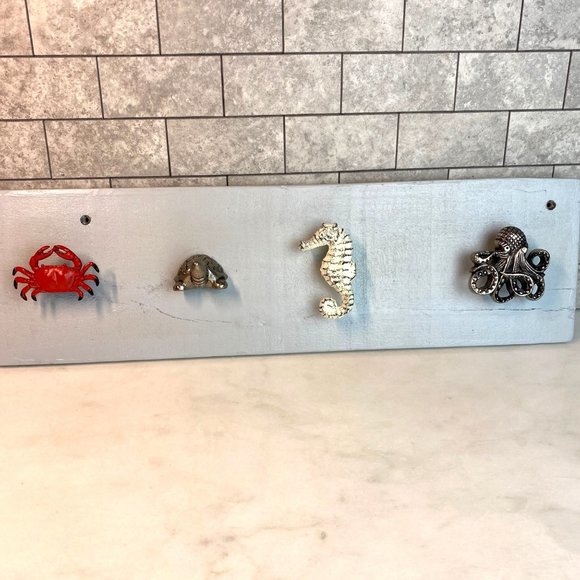 Hand made wall hook with ocean animals crab turtle seahorse octopus child decor - Picture 5 of 8